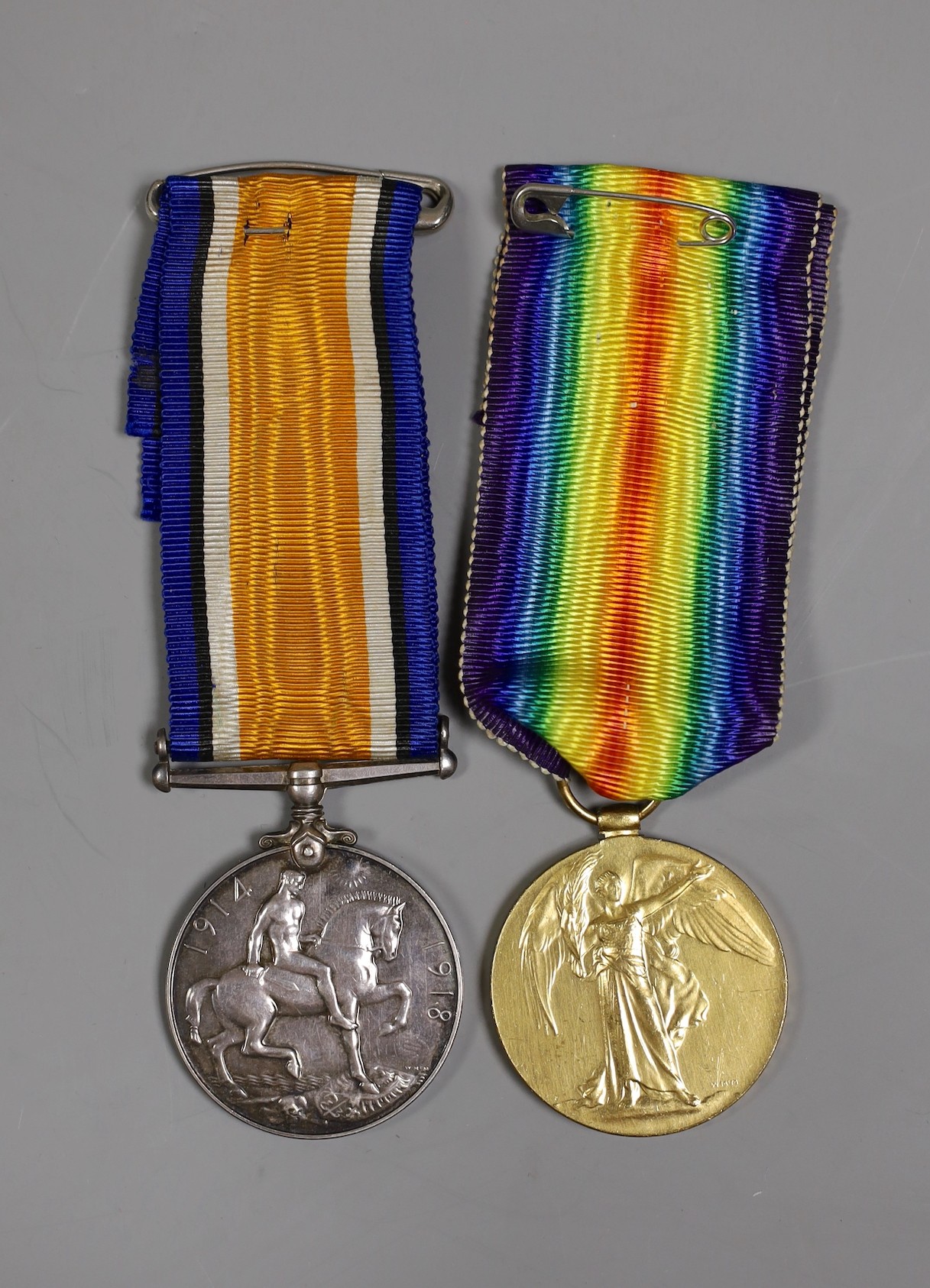 A WWI pair of medals to M.B. 2709 S.V. Cooper. M.M. R.N.V.R.